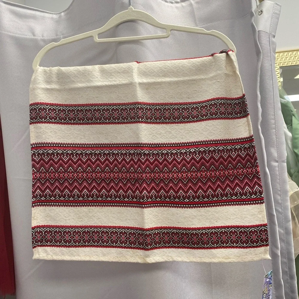Elegant Red and Cream Table Runner